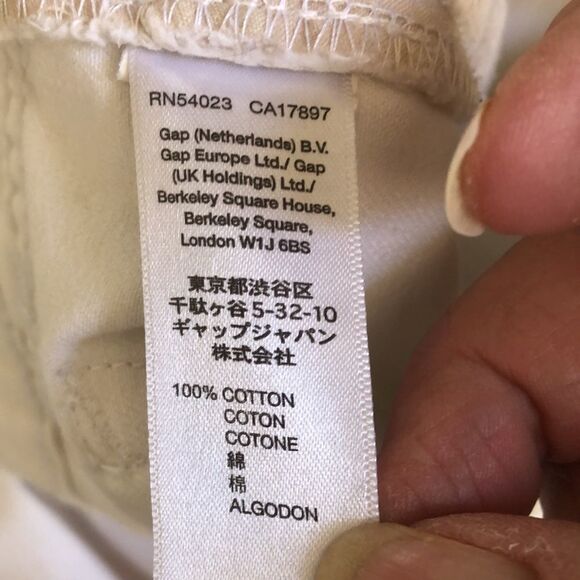 GAP Cuffed Shorts Size 4. White. GUC - Picture 5 of 6